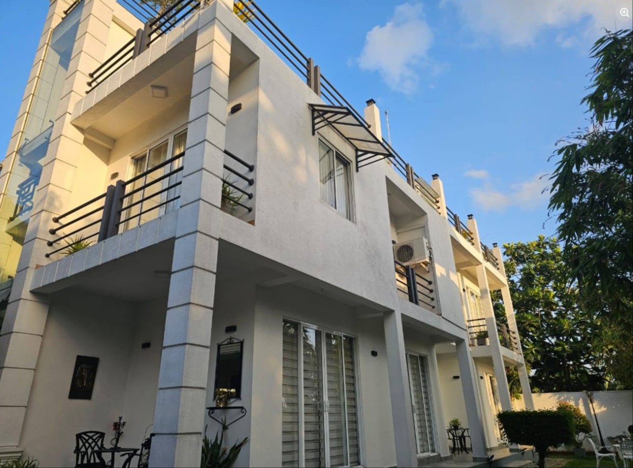 LUXURY MODERN 3-STOREY HOUSE FOR SALE
