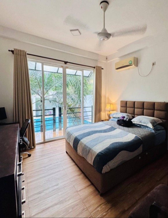 LUXURY MODERN 3-STOREY HOUSE FOR SALE