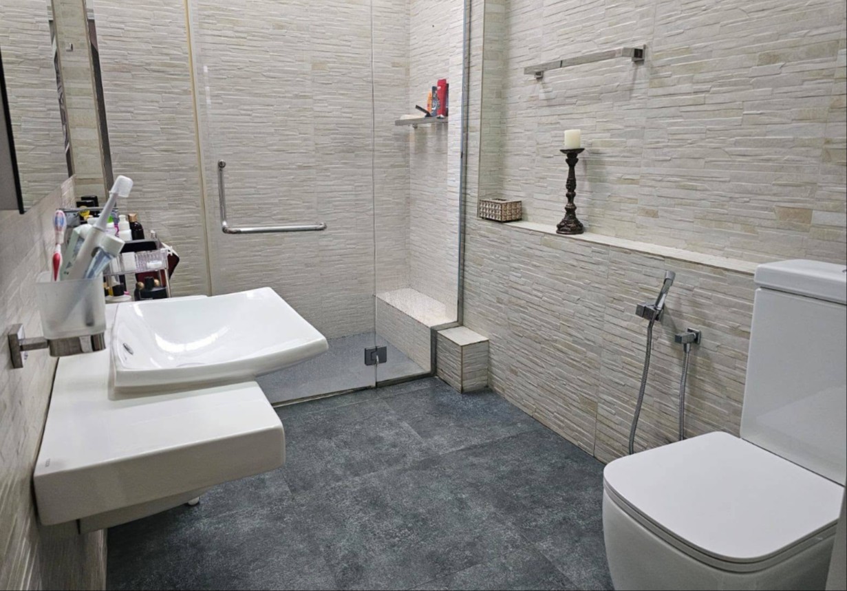 LUXURY MODERN 3-STOREY HOUSE FOR SALE