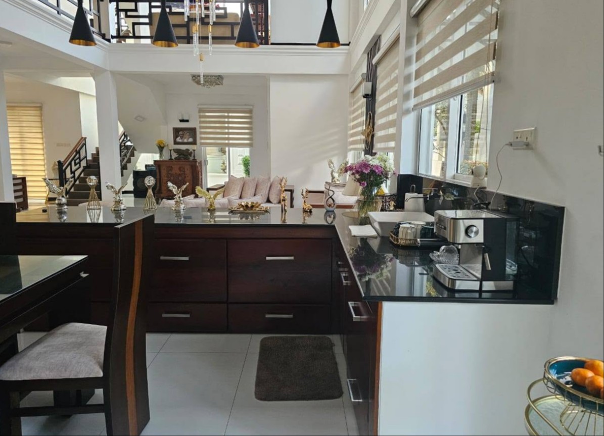 LUXURY MODERN 3-STOREY HOUSE FOR SALE