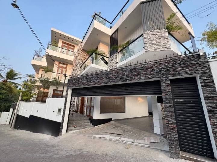 Exclusive Luxury Residence for Sale – Battaramulla